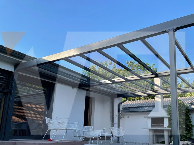 Stekleni nadstreški